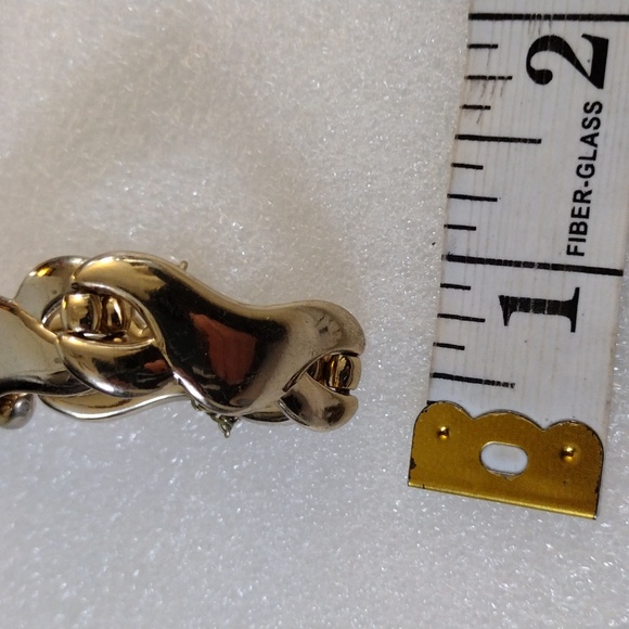 Monet beautiful faux gold linked bracelet. - Picture 6 of 8